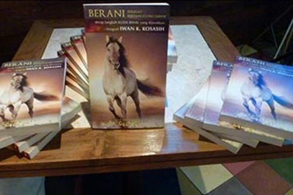 Buku: Biografi Pendeta yang Menjuluki Dirinya Sendiri Kuda Binal