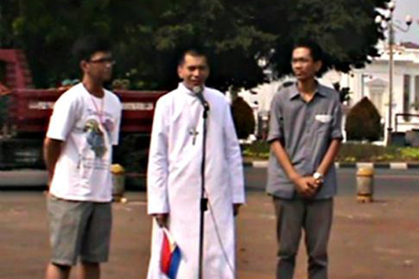 Pastor Filipina Kunjungi Ibadah di Seberang Istana Merdeka