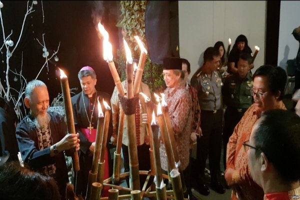 Obor Dan Tumpeng Kebinekaan Warnai Natal Di Bandung Satu Harapan