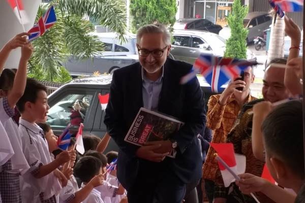 Dubes Inggris Moazzam Malik Temui 800 Siswa PENABUR Bandung