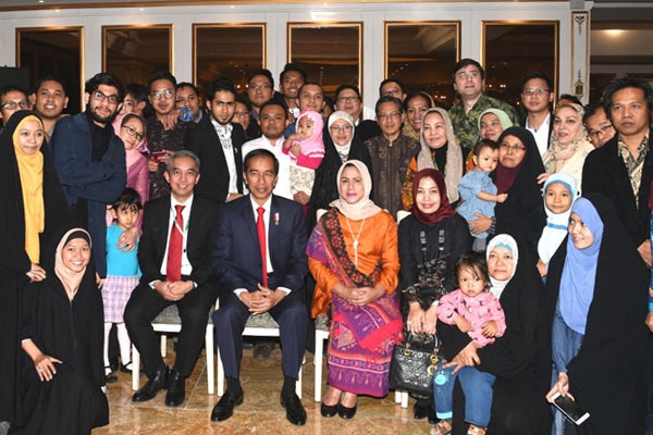 Presiden Jokowi Temui 300 WNI di Iran