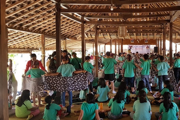 Siswa SD PENABUR Jakarta Belajar Cinta Tanah Air di Desa
