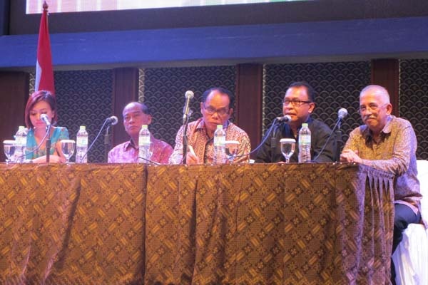 Diskusi Publik Mencari Ketua Baru PGI 2014-2019