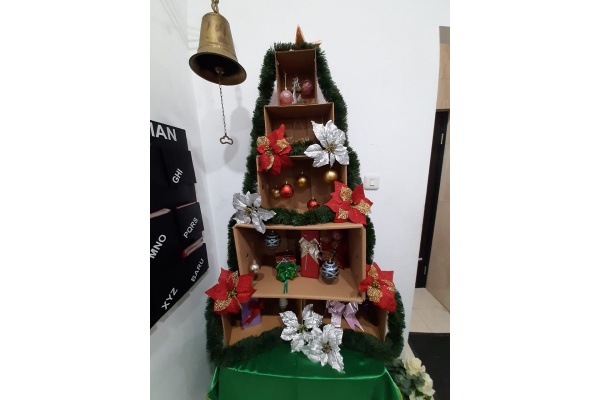 GKI Karawaci Berbagi Kasih Pohon Natal Sembako