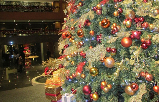 Memasang Pohon Natal, Tradisi Menyambut Kelahiran Kristus