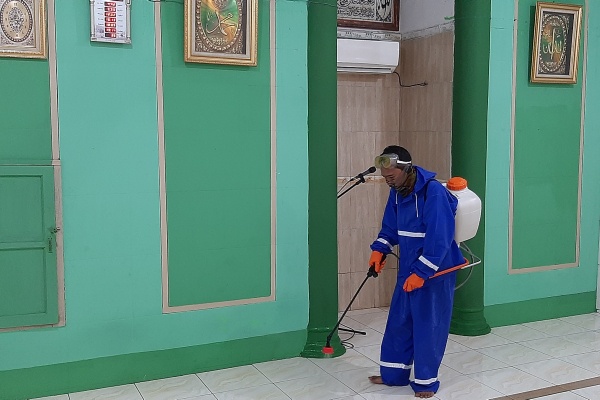 Lintas Agama Jakarta Gelar Penyemprotan Disinfektan Cegah COVID-19