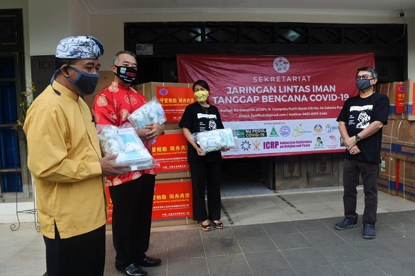 Jaringan Lintas Iman Salurkan 100.000 Masker Medis ke RS Daerah