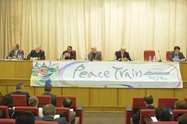 Kongres Perdamaian Saat Kereta Singgah di Moskow