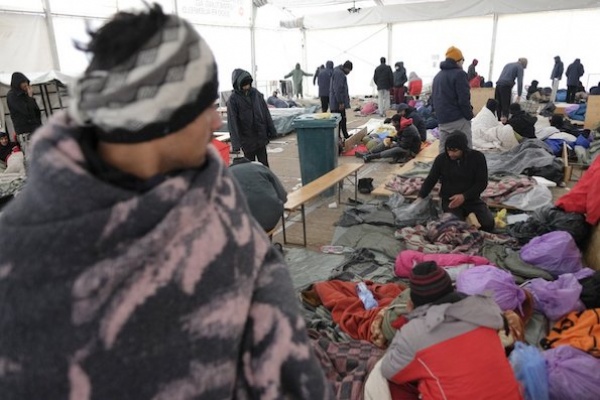 Ratusan Migran Terjebak dalam Cuaca Dingin di Bosnia