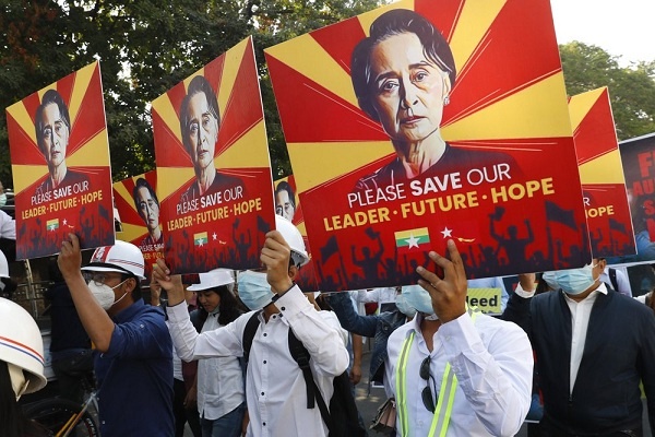 Aksi Protes Setelah 15 Hari Kudeta di Myanmar