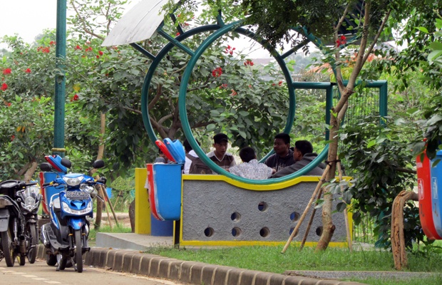 Sampah Jakarta: 25 Tong Sampah dalam Satu Taman di KBT