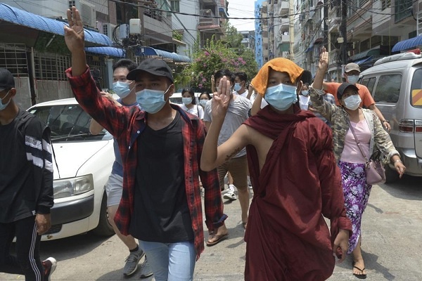 Dua Serangan Menargetkan Pangkalan Udara Myanmar
