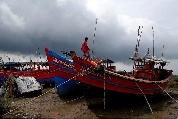 Jutaan Dievakuasi, Topan Yaas Akan Mendarat di Pantai India Timur