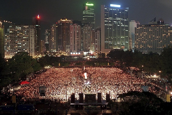 Dari Tahun ke Tahun Acara Menyalakan Lilin di Victoria Park, Hong Kong