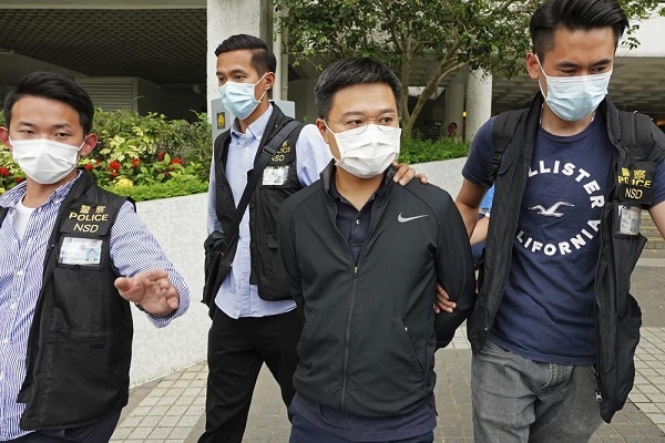 Polisi Hong Kong Gerebek Kantor Media “Daily Apple”