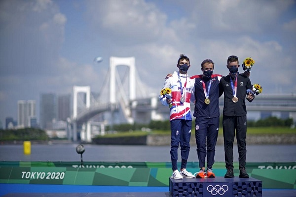 Atlet Peroleh Medali Boleh Buka Masker 30 Detik untuk Foto