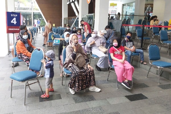 Sekolah Swasta di Bandung Adakan Vaksin Pertama Bagi Siswa