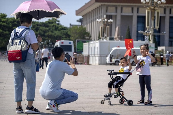 China Izinkan Pasangan Miliki Tiga Anak