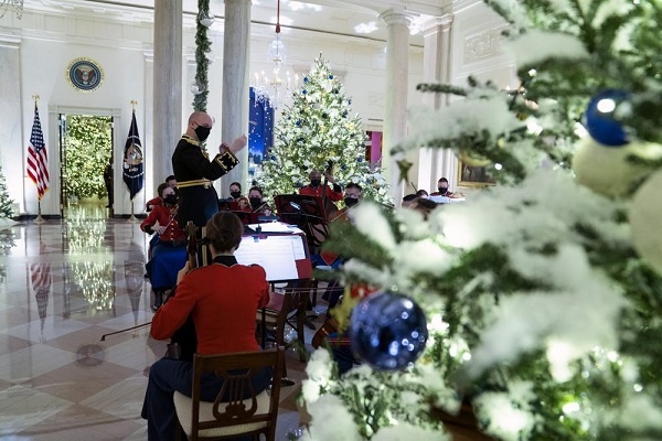 Hiasan Natal Gedung Putih Angkat Tema “Hadiah dari Hati”