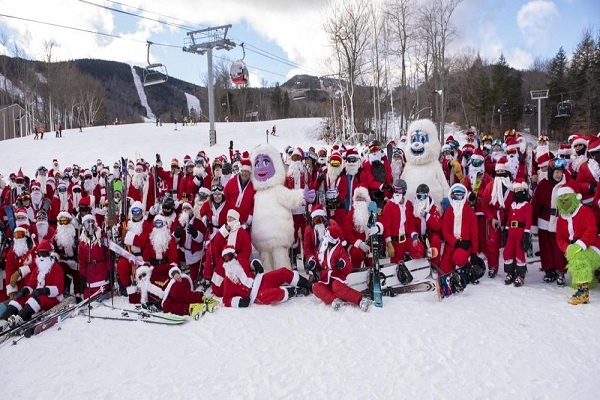 Santa Bermain Ski untuk Dana Amal