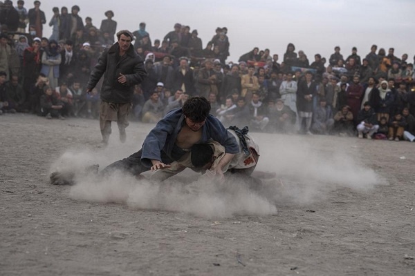 Taliban Larang Olahraga, Tapi Warga Afghanistan Gelar Gulat Tradisional
