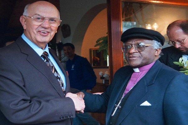 Desmond Tutu dalam Beberapa Moment Istimewa
