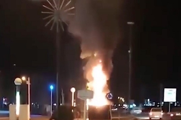 Patung Jenderal Qassem Soleimani di Iran Dibakar