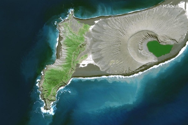 Tonga: Kiriman Bantuan Terhambat Landasan Pacu Tertutup Abu Vulkanik