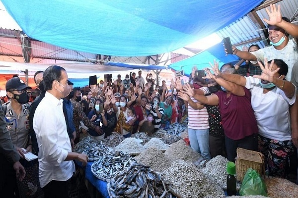 Jokowi Resmikan Kawasan Pantai Bebas Parapat