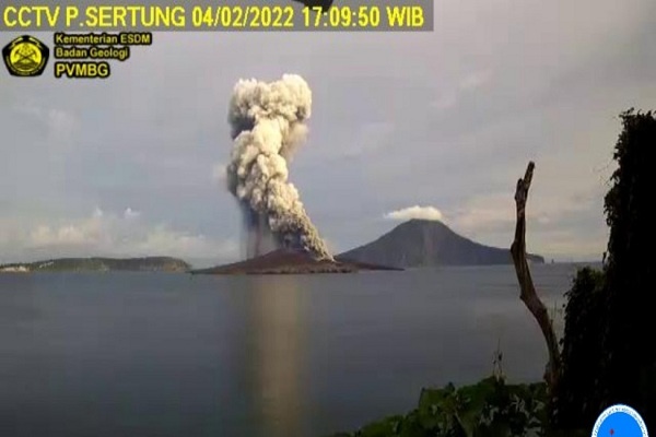 BNPB: Video Erupsi Gunung Anak Krakatau Yang Beredar Adalah Letusan 2018 